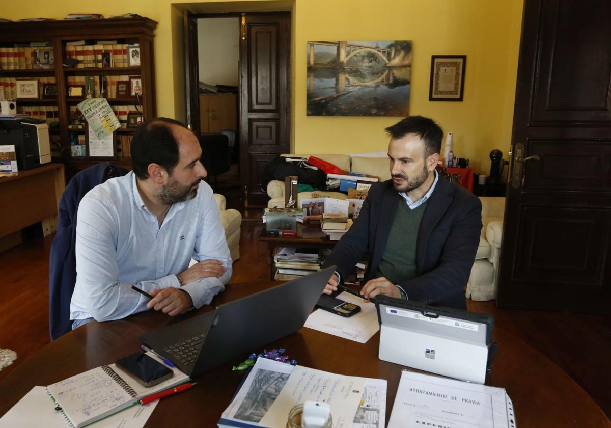 El alcalde, david Álvarez, se reunió este lunes con el director general de vivienda Jesús Daniel Sánchez.