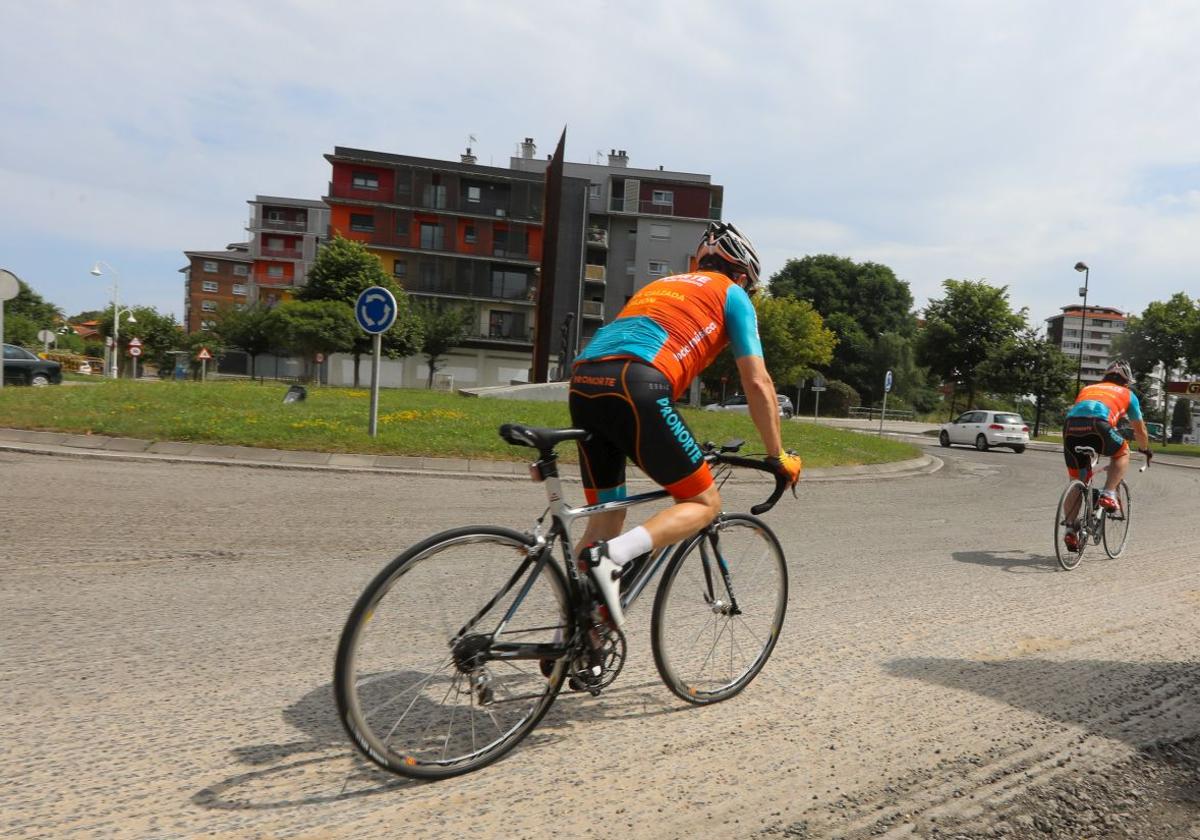 Ciclistas en Salinas.