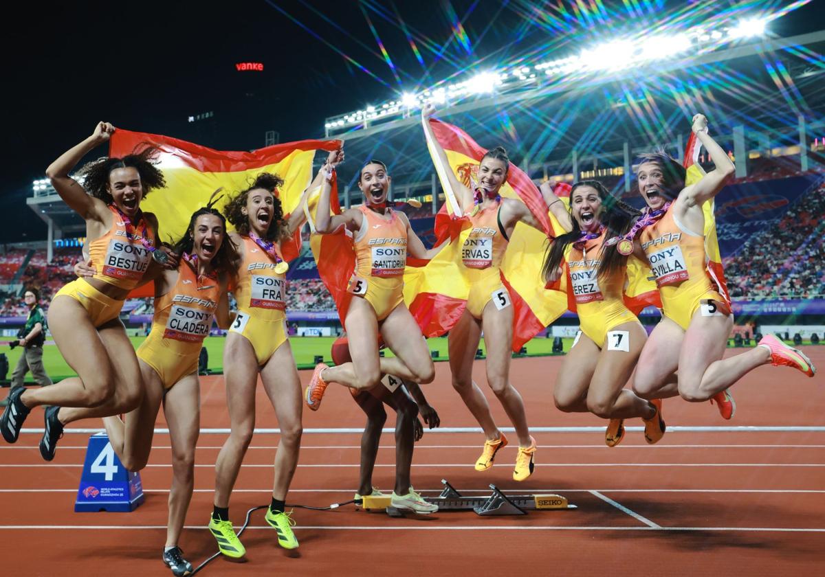 Las medallistas Jaël Bestué, Esperança Cladera, Daniela Fra, Eva Santidrián, Blanca Hervás, Maribel Pérez y Paula Sevilla.