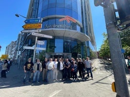 Los representantes del comité europeo de Arcelor, ayer, en Luxemburgo.