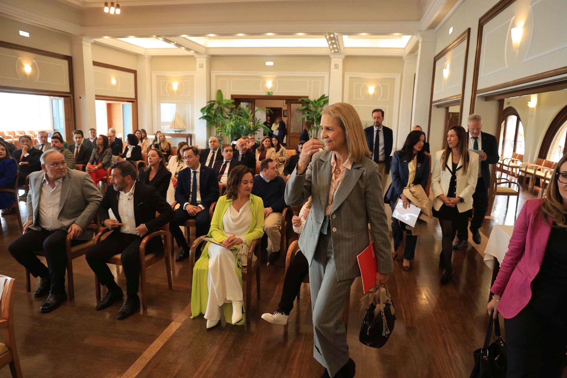 La Infanta Elena preside en Gijón la entrega de los premios de Fundación Mapfre