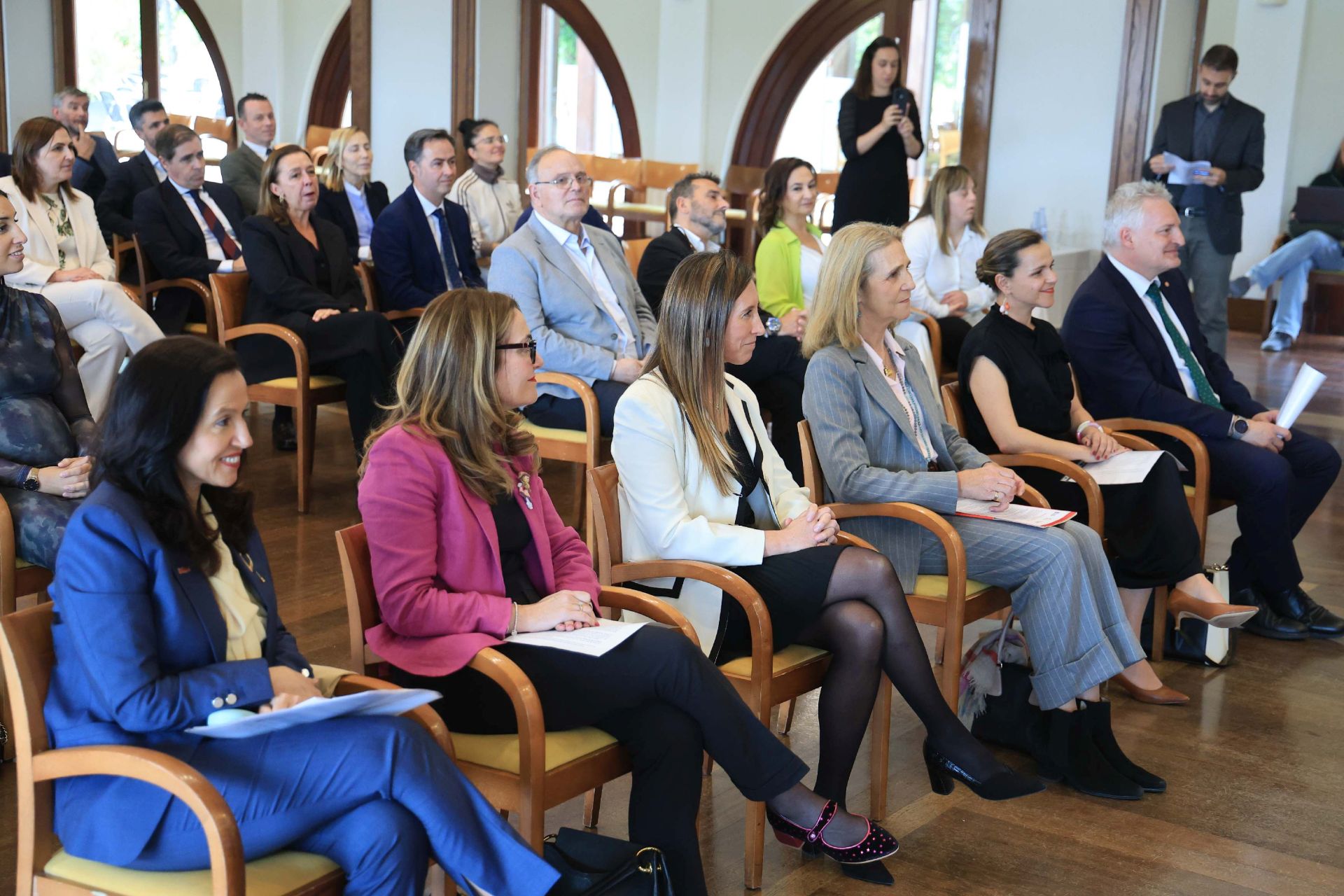 La Infanta Elena preside en Gijón la entrega de los premios de Fundación Mapfre
