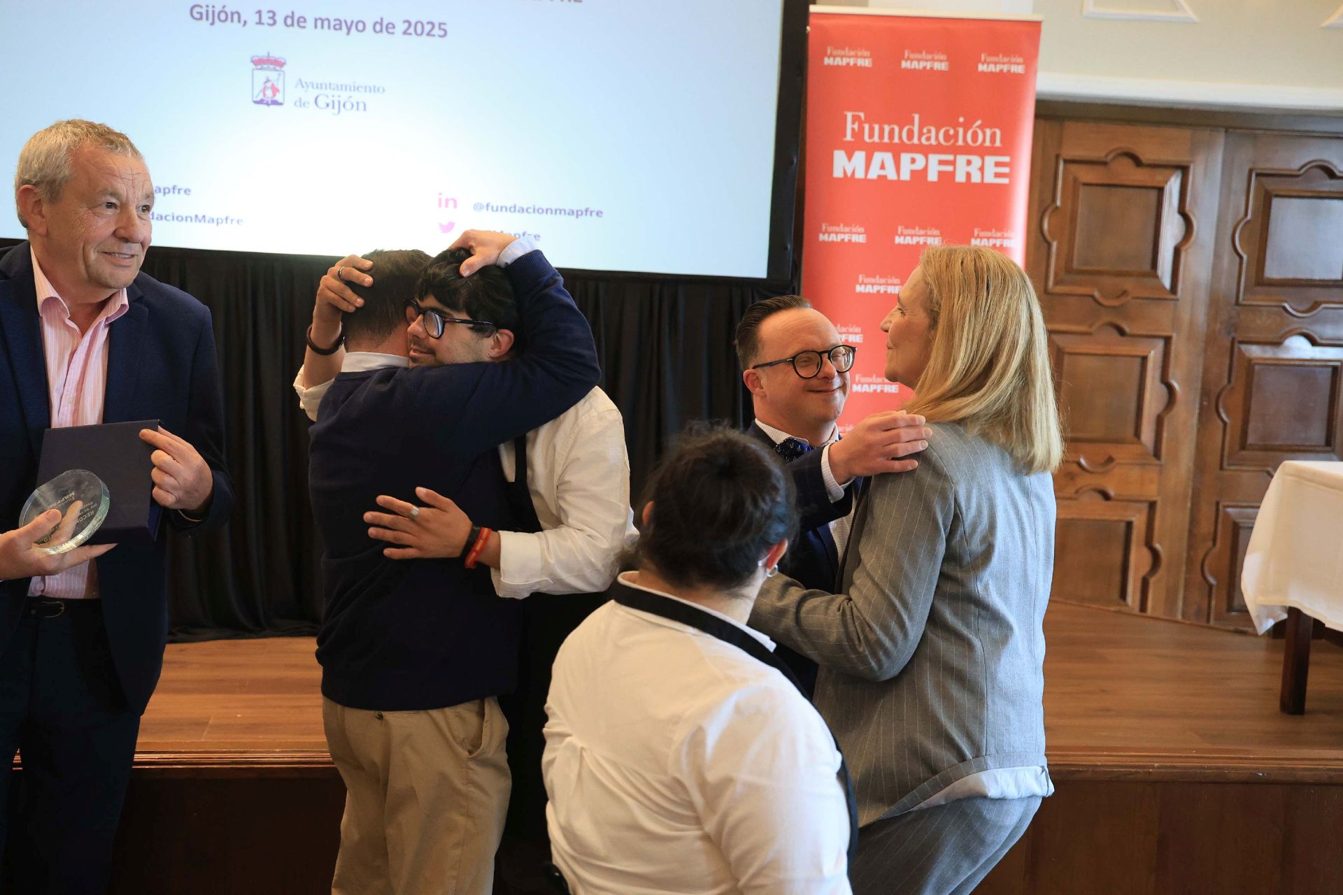 La Infanta Elena preside en Gijón la entrega de los premios de Fundación Mapfre
