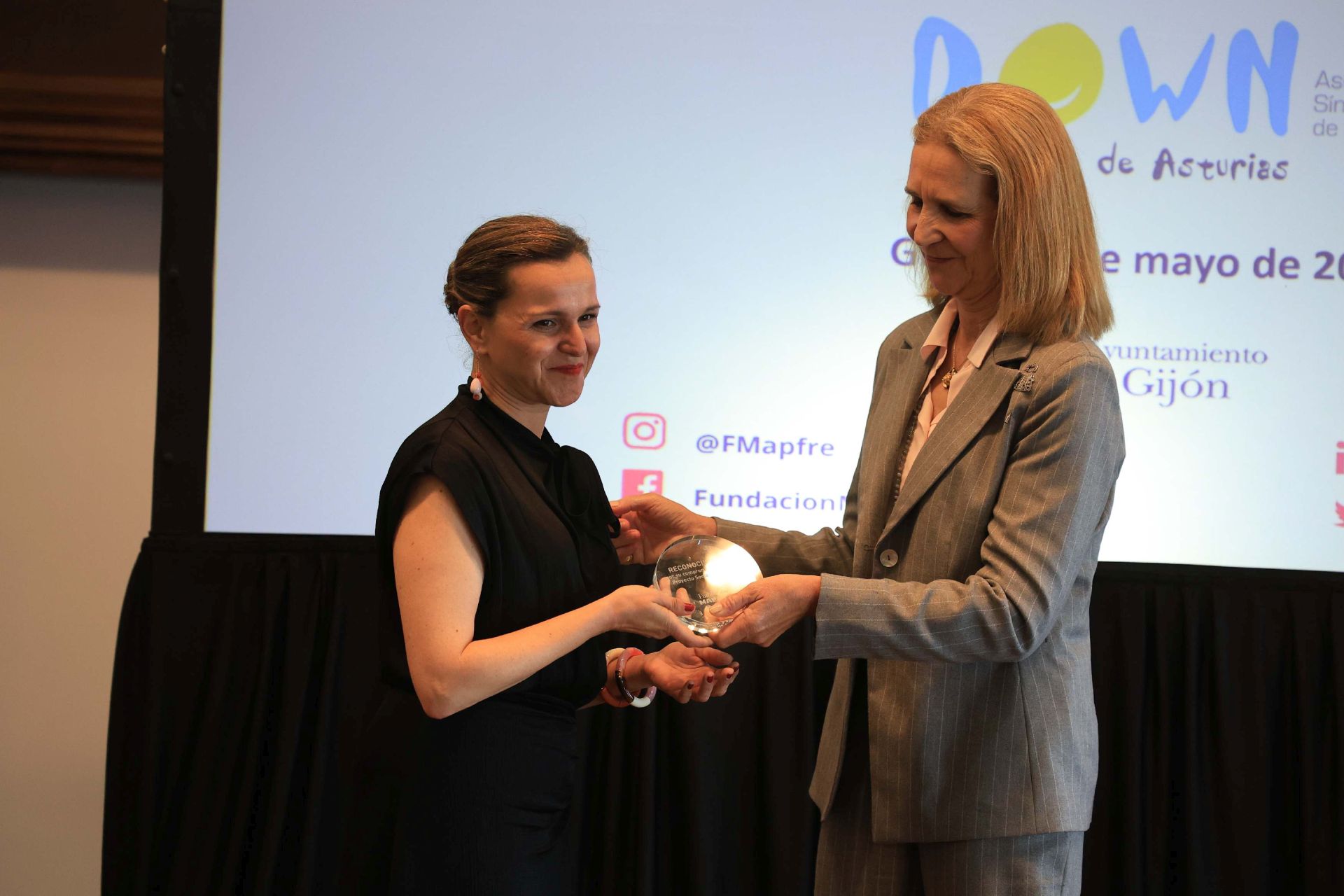 La Infanta Elena preside en Gijón la entrega de los premios de Fundación Mapfre