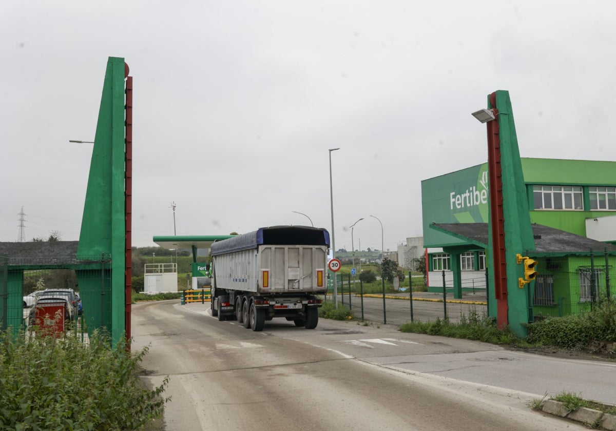 Sorpresa en el comité de empresa de Fertiberia en Avilés ante el anuncio del despido del 10% de la plantilla en España