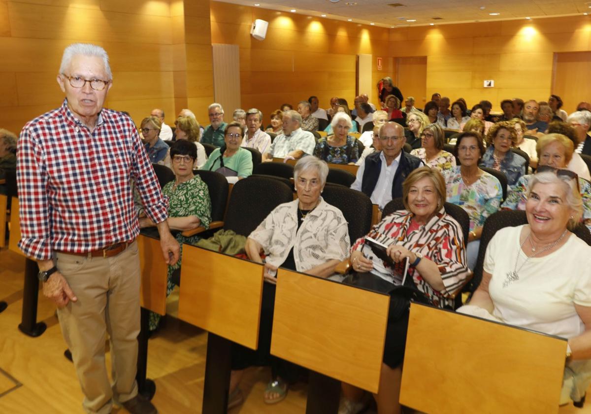 Álvaro Muñiz regresa al Aula de Cultura de LA VOZ DE AVILÉS con 'En la memoria'