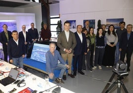 Participantes en la primera jornada de la asamblea de Atlantic Cities, con Jorge González-Palacios, concejal gijonés de Relaciones Internacionales, y a su derecha Rogério Bacalhau, alcalde de la localidad portuguesa de Faro, en la Antigua Rula.