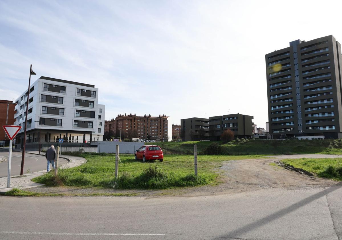 Terrenos sobre los que se edificará el hospital privado de Quirón, en Nuevo Gijón.