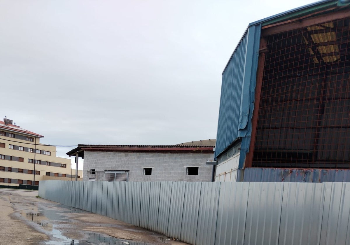 Vecinos y ecologistas, alarmados en Gijón por la contaminación en Vauste: «Hay un líquido negro que cerca las casas»