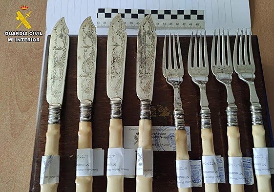 Cubiertos con marfil de elefante a la venta en el mercadillo de Piedras Blancas: investigada una vecina de Gijón por un delito contra la fauna salvaje