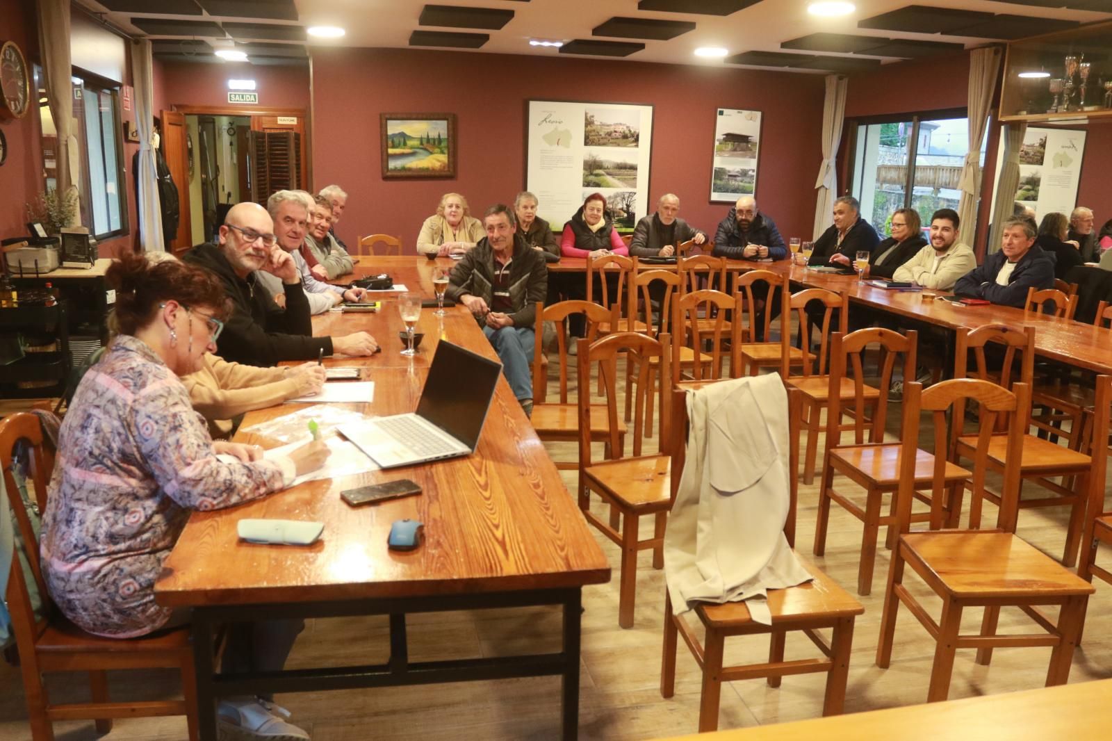 El distrito de la zona rural reunida en la sede de Les Caseríes.