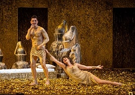 El color dorado y los brillos marcaron la escena, dirigida por Emilio Sagi.