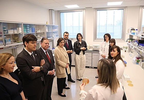 La ministra de Ciencia, Diana Morant, en el Instituto de Productos Lácteos de Asturias (IPLA).