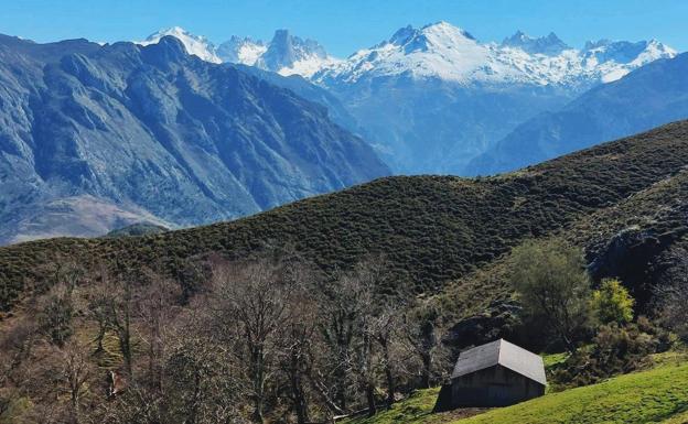Las buenas vistas hacia el Picu Urriellu adornan la última parte de recorrido.