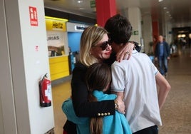 Begoña Costales, a su llegada al aeropuerto de Asturias