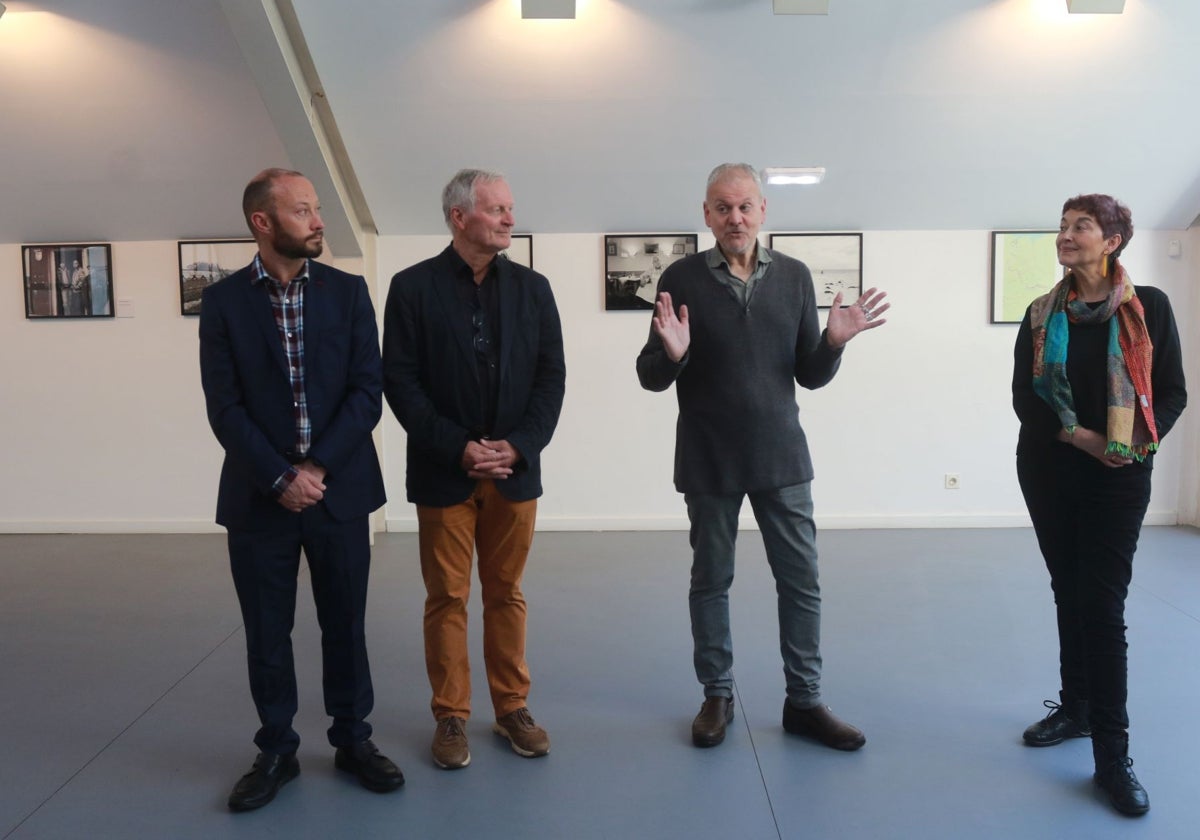 El Barjola inauguró  la muestra 'Viaje por la Tierra de nadie', de Kirt Kaindl.