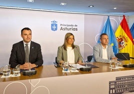 Guillermo Peláez, Gimena Llamedo y Ovidio Zapico, durante la rueda de prensa.