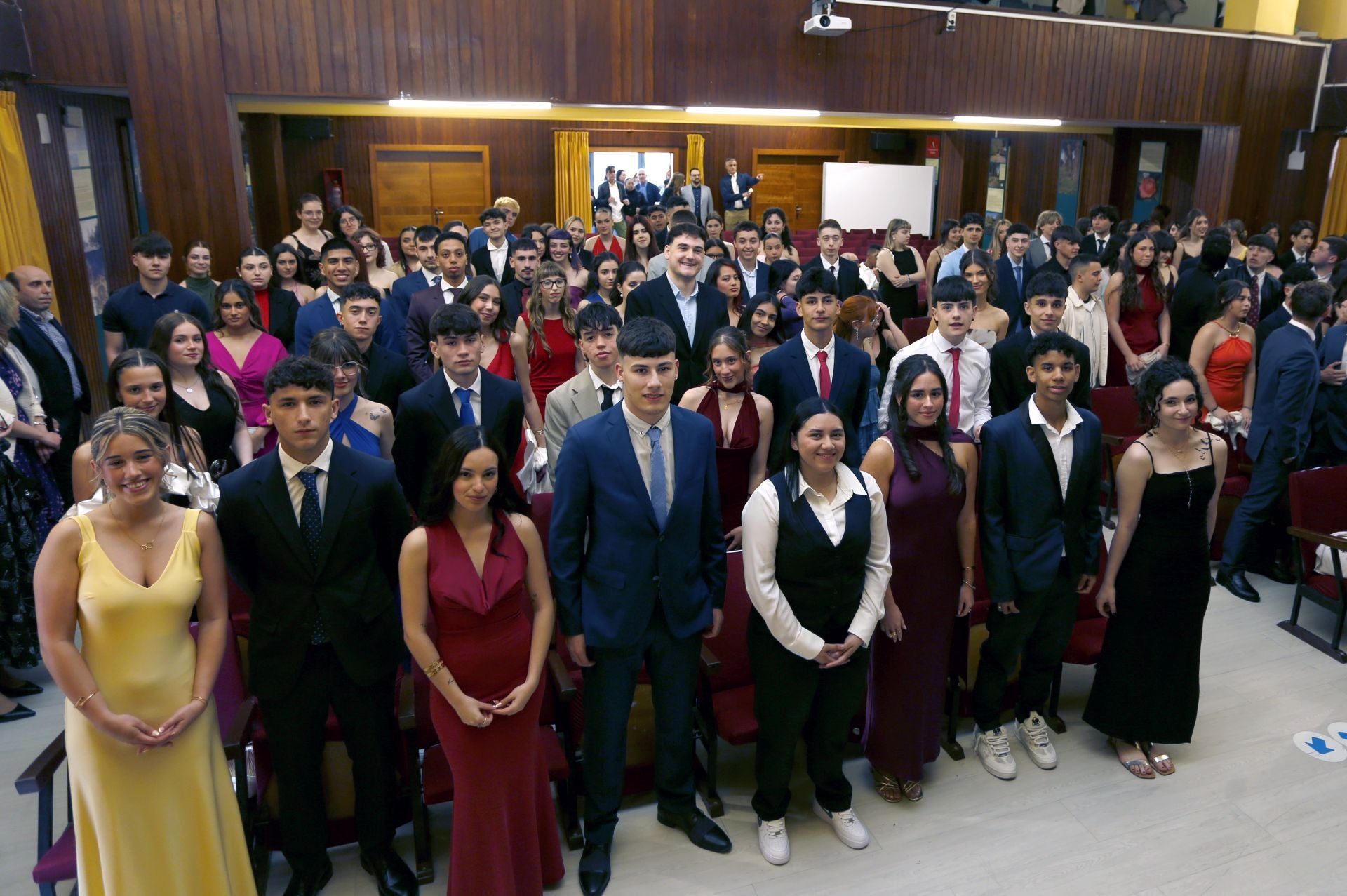 135 alumnos del IES Doña Jimena se graduaron este viernes
