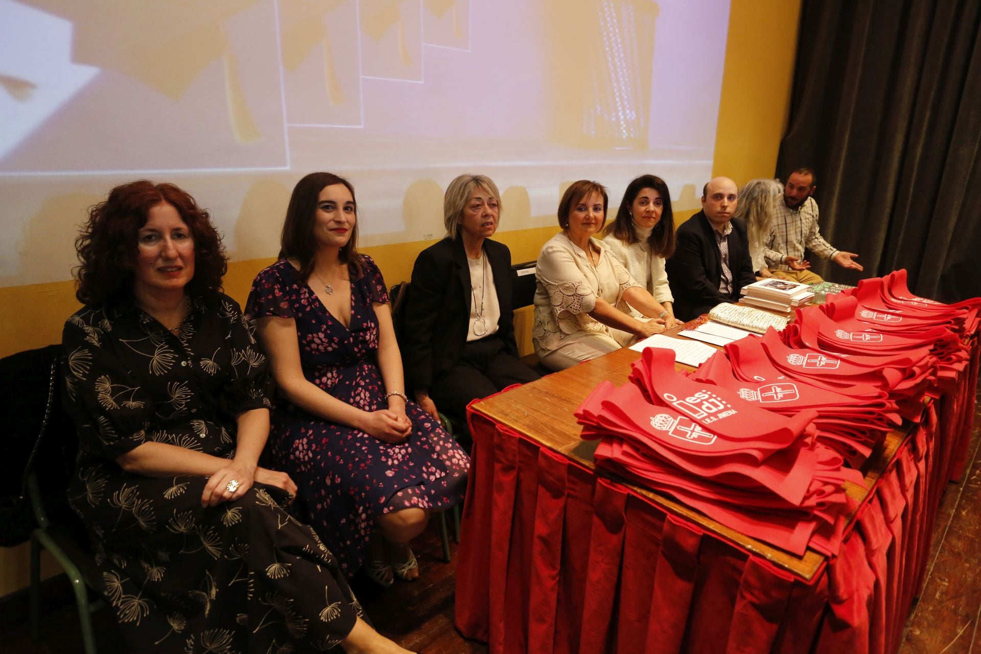 135 alumnos del IES Doña Jimena se graduaron este viernes