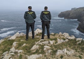 La Guardia Civil en la costa de Llanes.