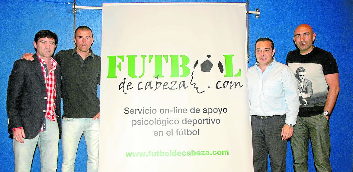 2012. Marcelino García, Luis Enrique y Abelardo, junto al psicólogo, en la presentación de su proyecto en la web.