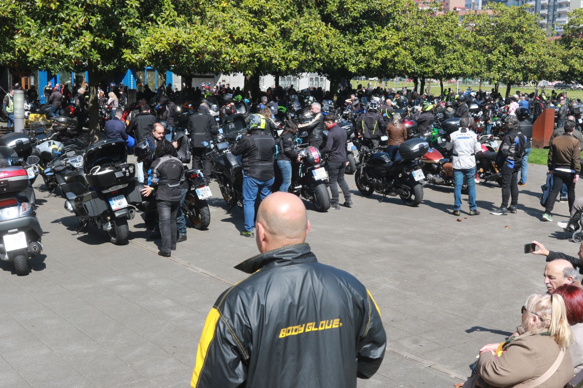Más de 500 motoristas marchan en Gijón a favor de la ELA