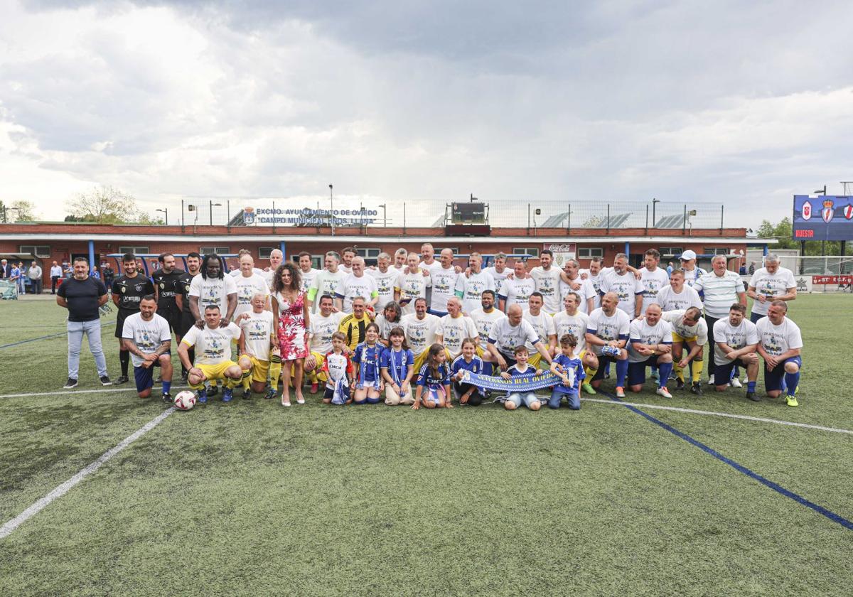 Excompañeros de Dubovsky en el Oviedo y en la selección eslovaca disputaron un animado partido de homenaje.