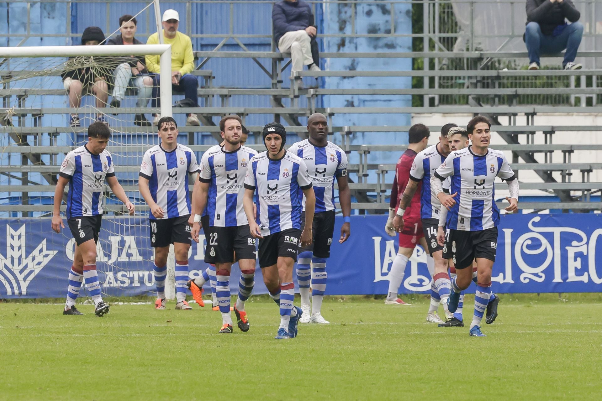 Locura en el Suárez Puerta: el Real Avilés sueña con el ascenso