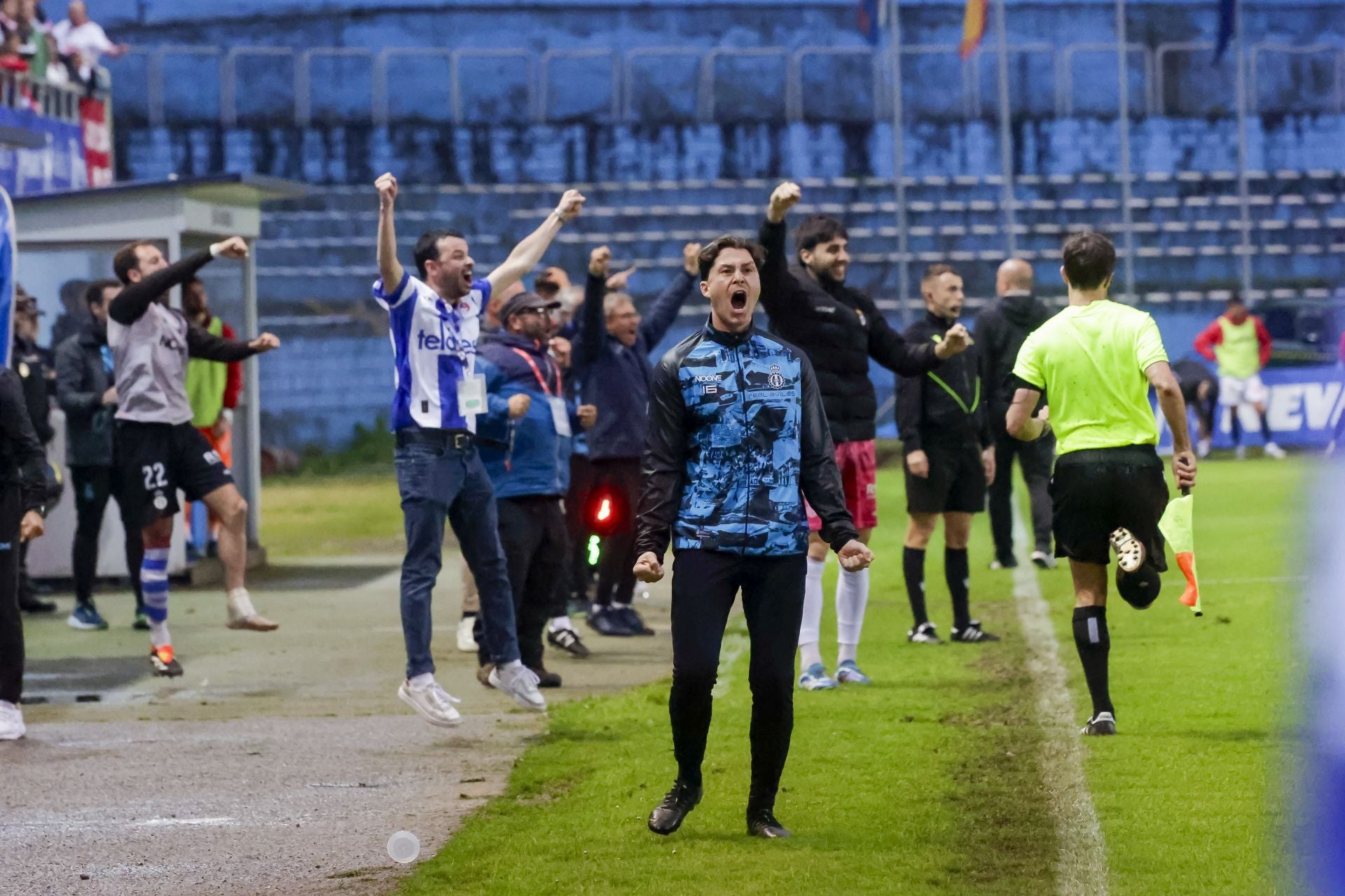 Locura en el Suárez Puerta: el Real Avilés sueña con el ascenso