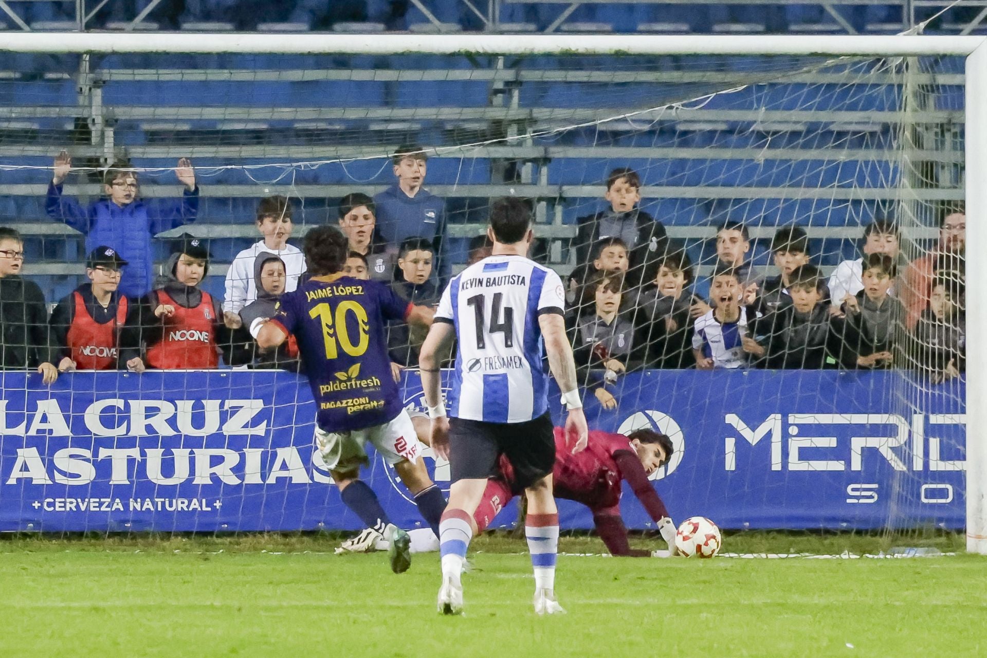 Locura en el Suárez Puerta: el Real Avilés sueña con el ascenso