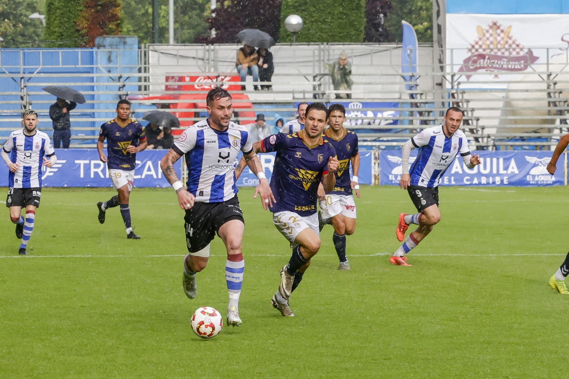 Locura en el Suárez Puerta: el Real Avilés sueña con el ascenso