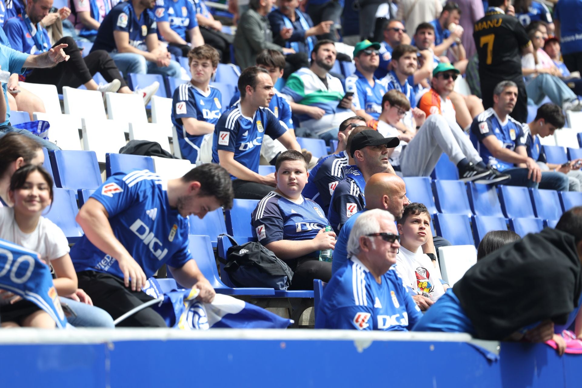 ¿Estuviste en el Real Oviedo - Zaragoza? ¡Búscate en las fotos!
