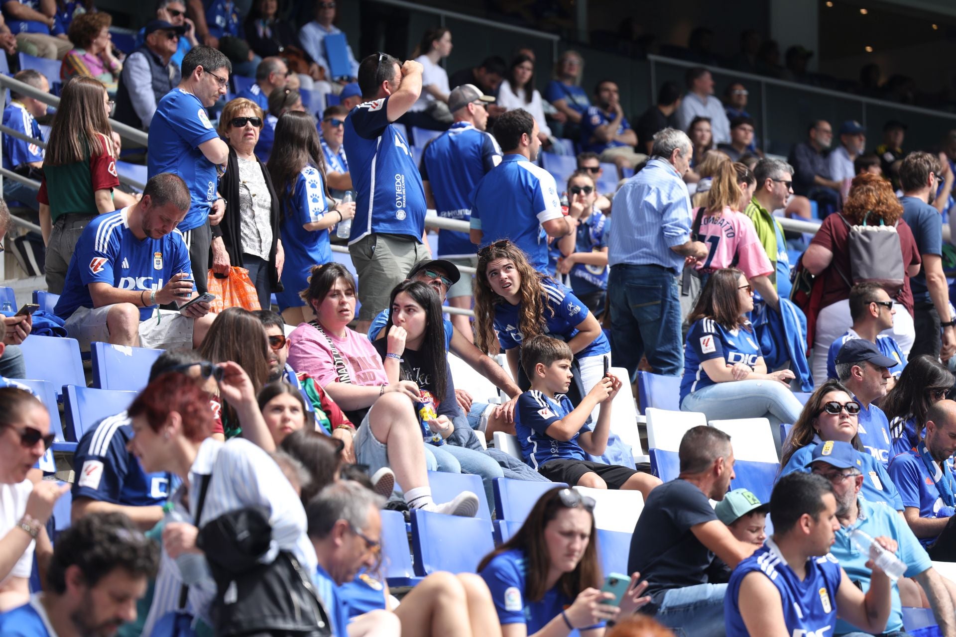 ¿Estuviste en el Real Oviedo - Zaragoza? ¡Búscate en las fotos!