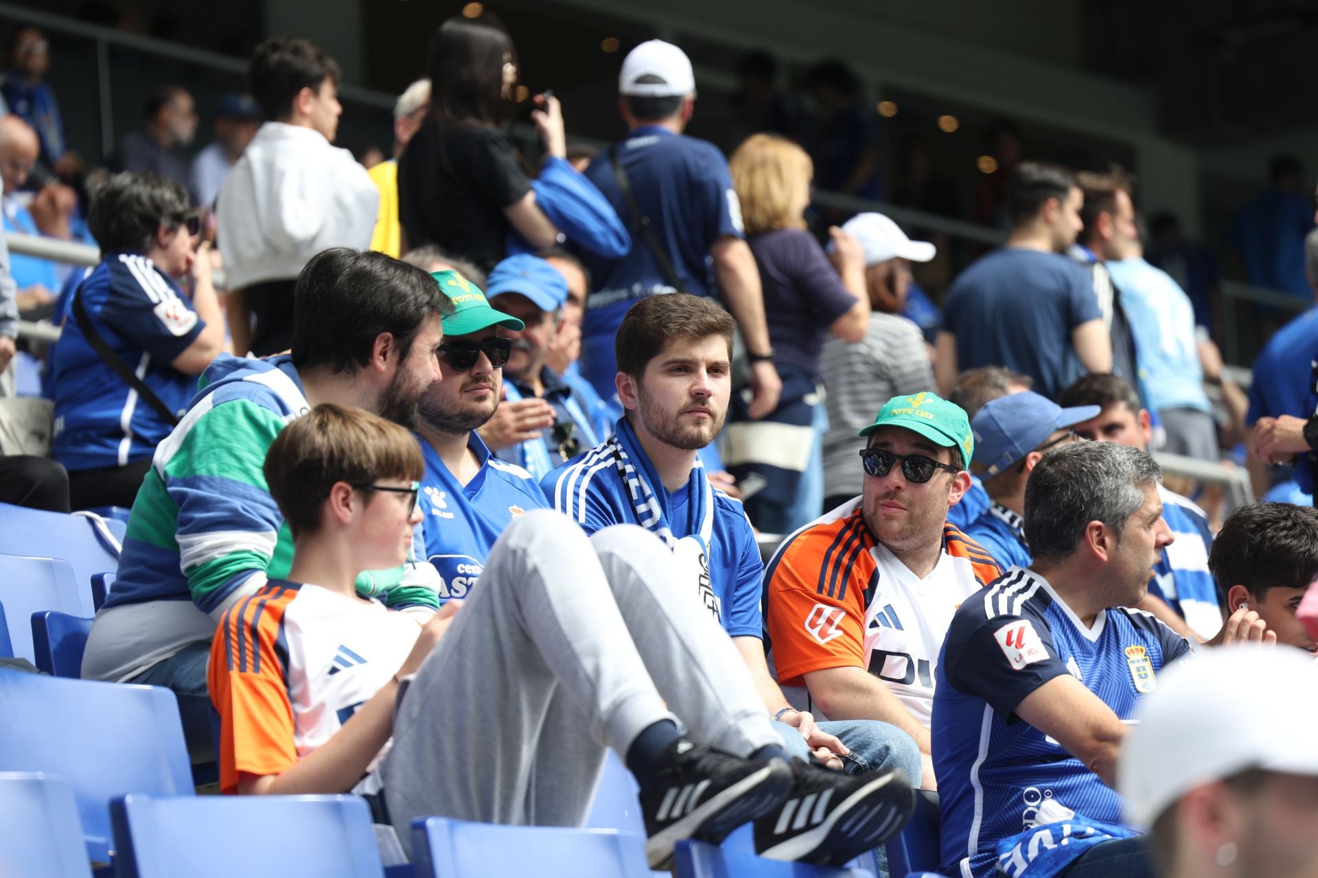¿Estuviste en el Real Oviedo - Zaragoza? ¡Búscate en las fotos!