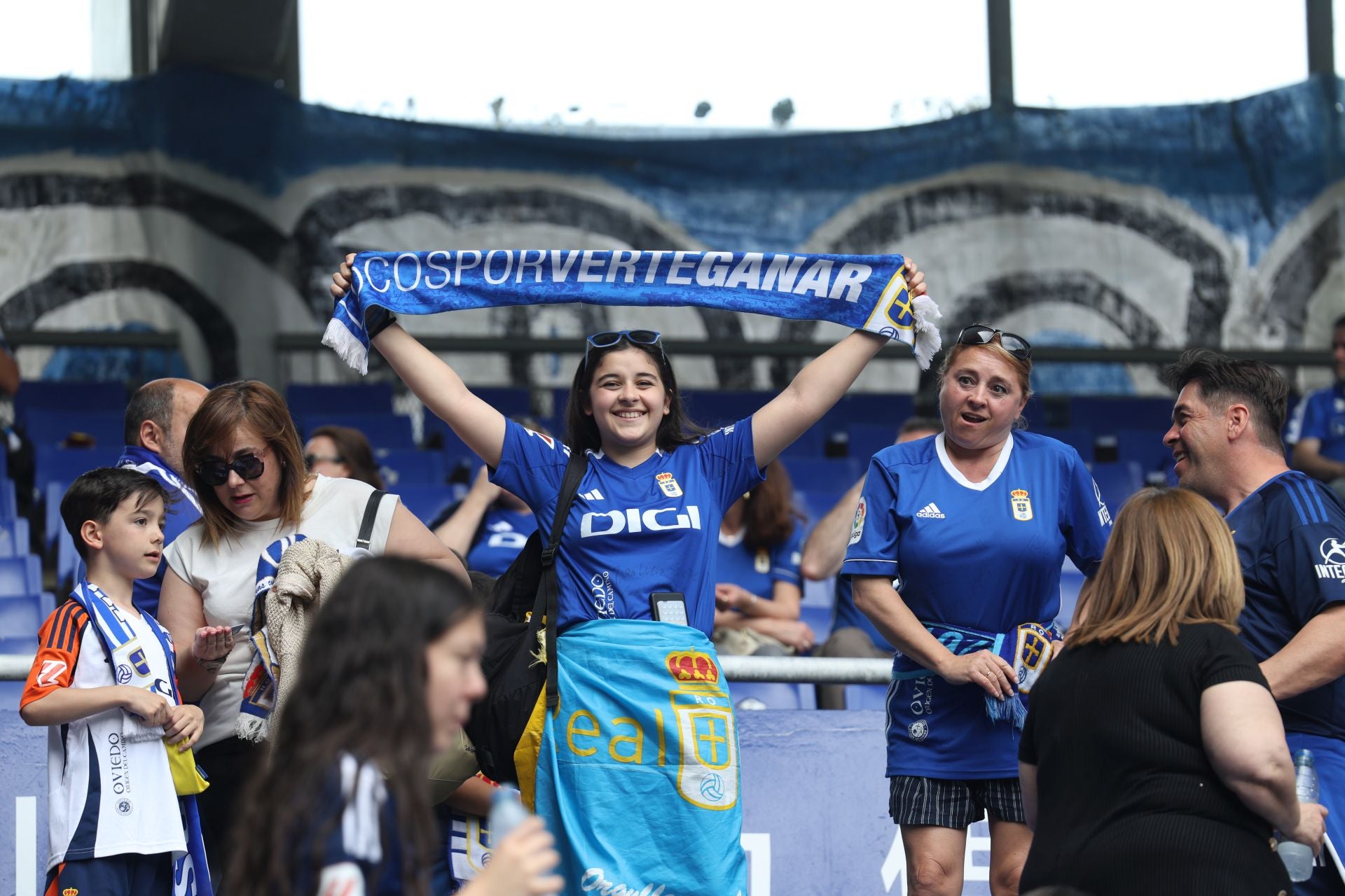 ¿Estuviste en el Real Oviedo - Zaragoza? ¡Búscate en las fotos!