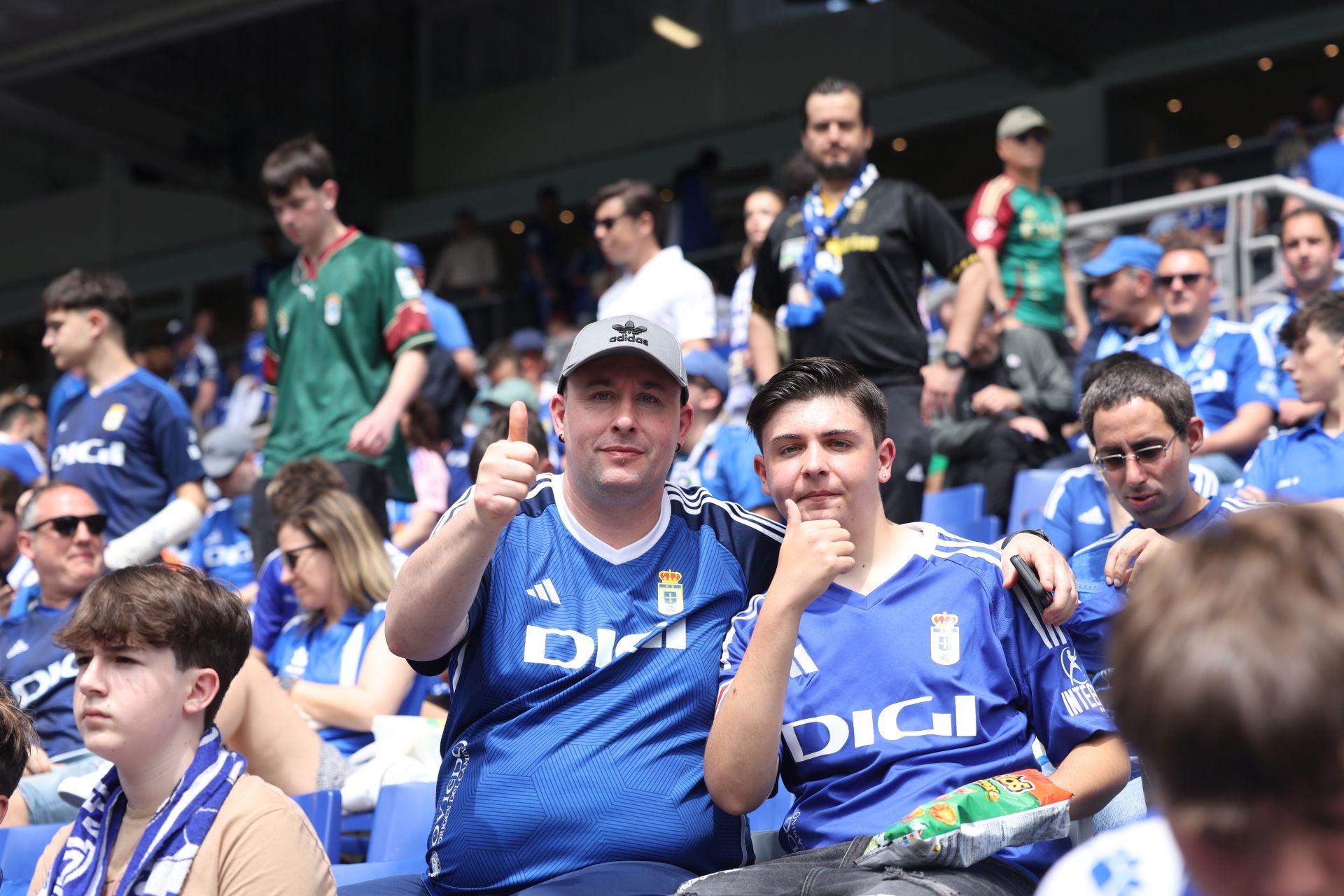 ¿Estuviste en el Real Oviedo - Zaragoza? ¡Búscate en las fotos!