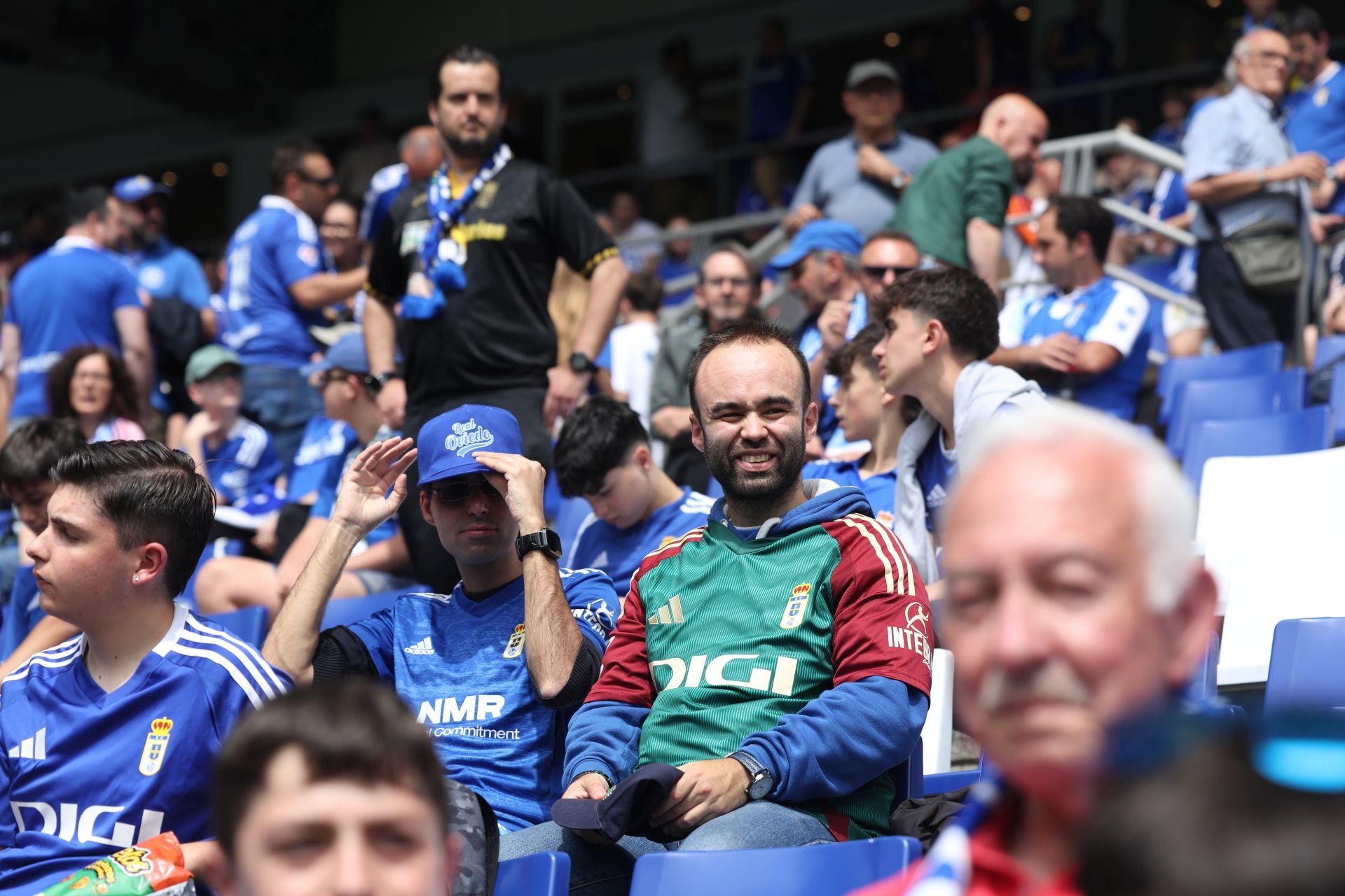 ¿Estuviste en el Real Oviedo - Zaragoza? ¡Búscate en las fotos!