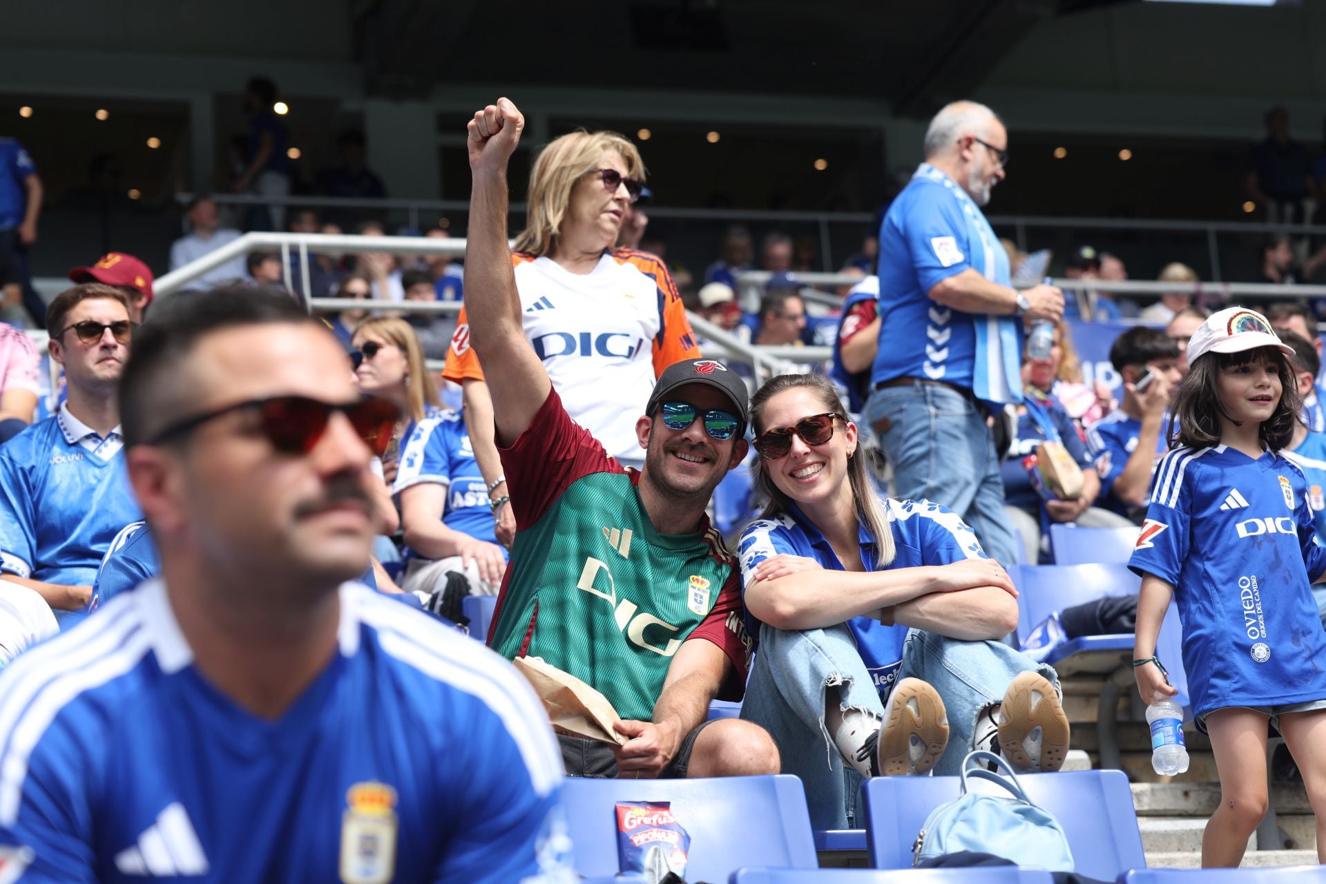 ¿Estuviste en el Real Oviedo - Zaragoza? ¡Búscate en las fotos!