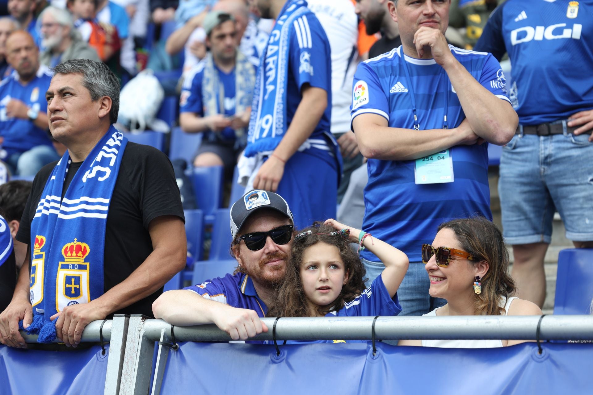 ¿Estuviste en el Real Oviedo - Zaragoza? ¡Búscate en las fotos!