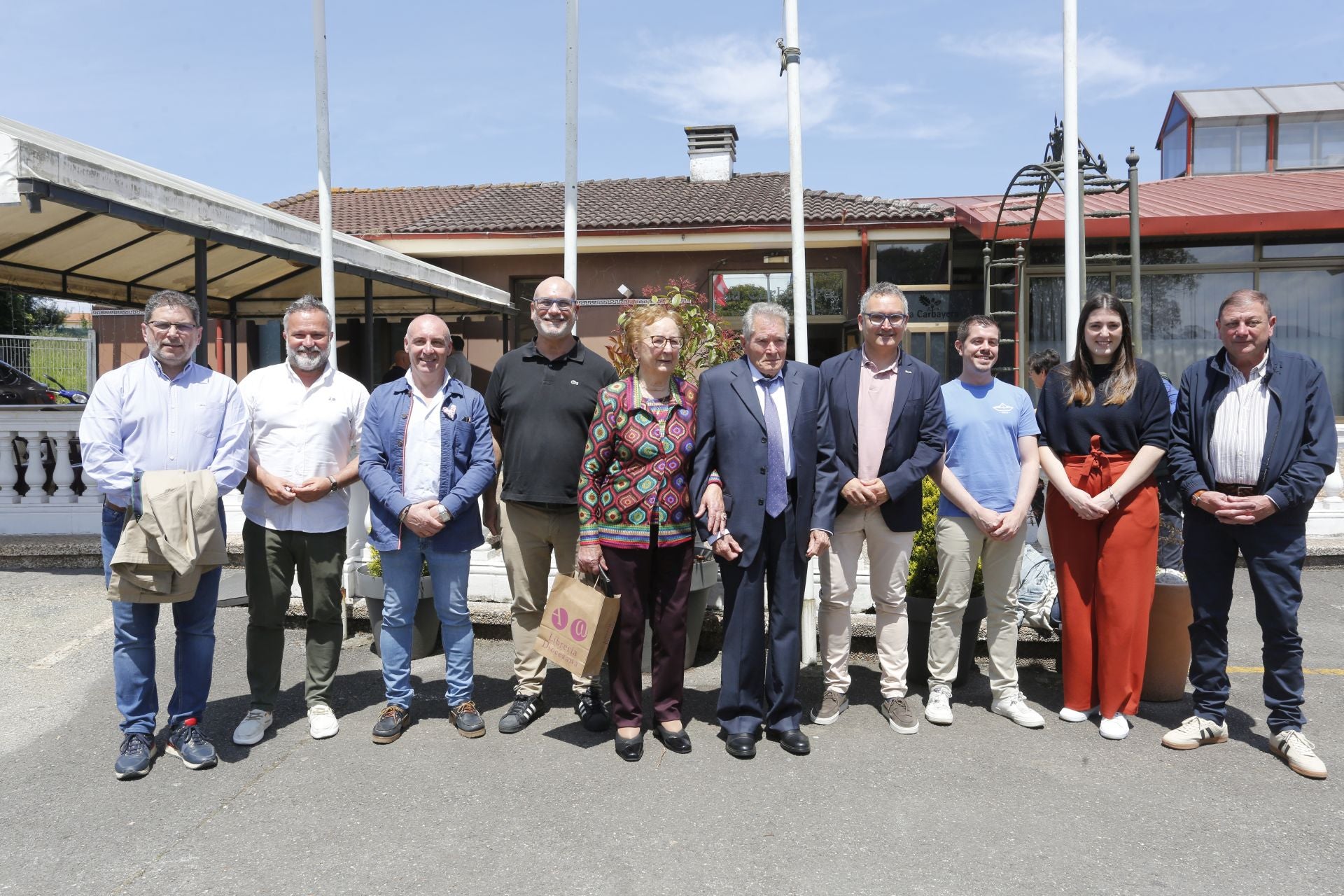 Granda cierra sus fiestas en Gijón con una concurrida procesión y un emotivo homenaje a sus mayores