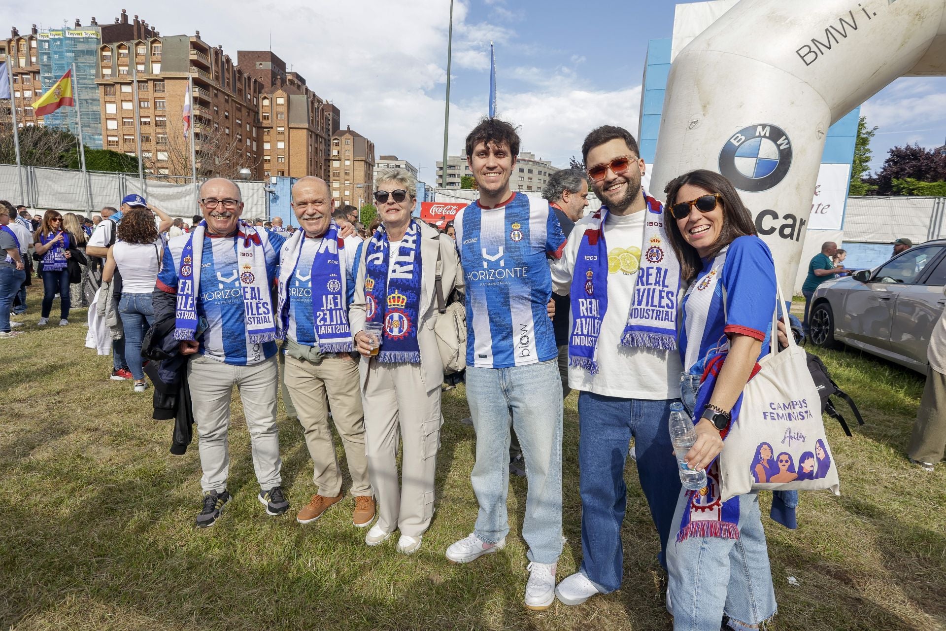 Javier, Manuel Ángel, Liana, Adrián, Alejandro y Aida.