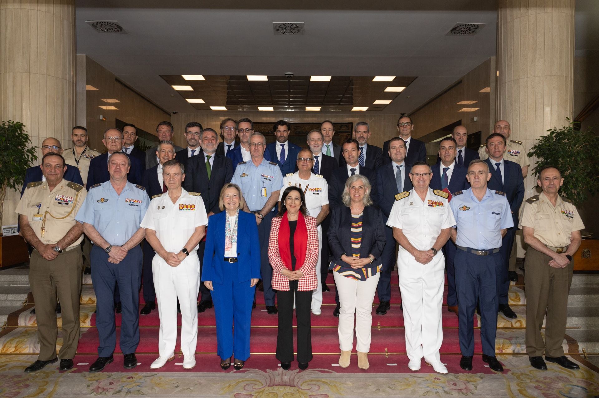 El Gobierno promete mantener su «esfuerzo importantísimo» con la industria de defensa