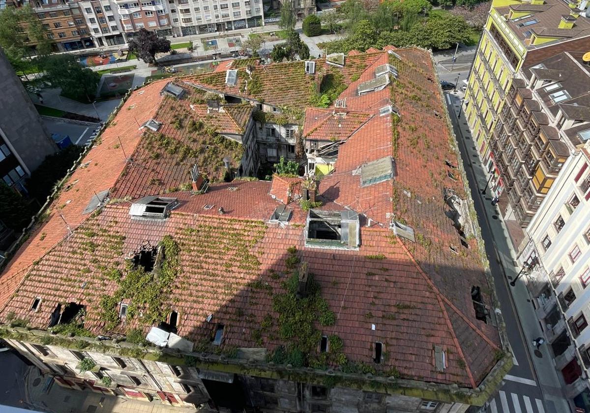 Adiós a una manzana histórica en el centro de Gijón: el paso a paso de la demolición