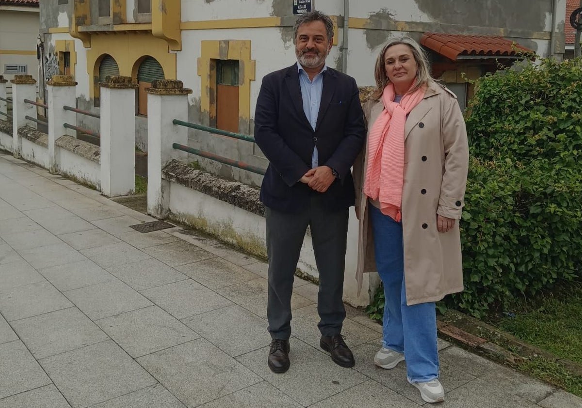 Los ediles del PP Juan Luis Berros y Paula Onís.
