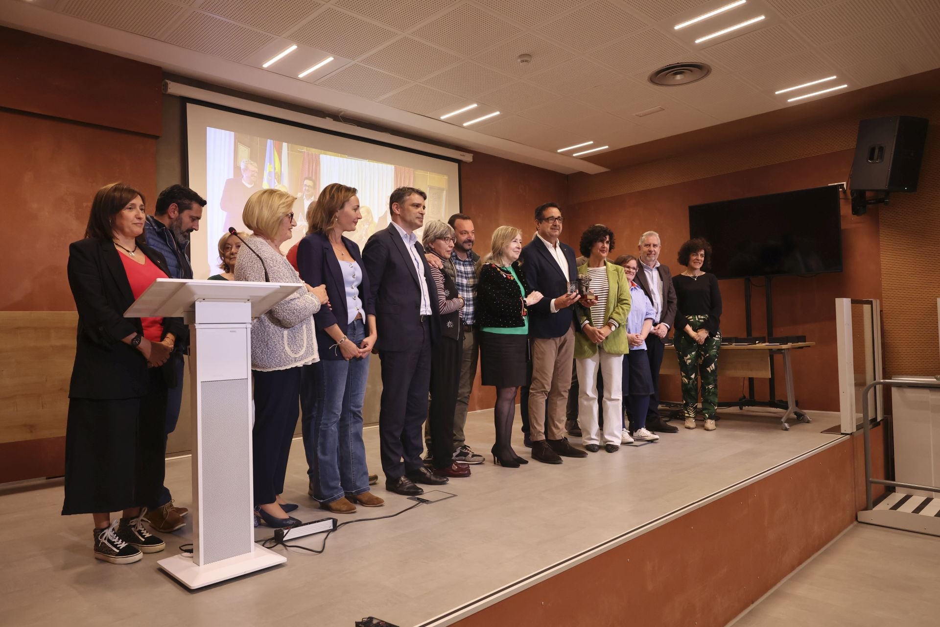 El comercio de Mieres premia a sus tiendas más ilustres