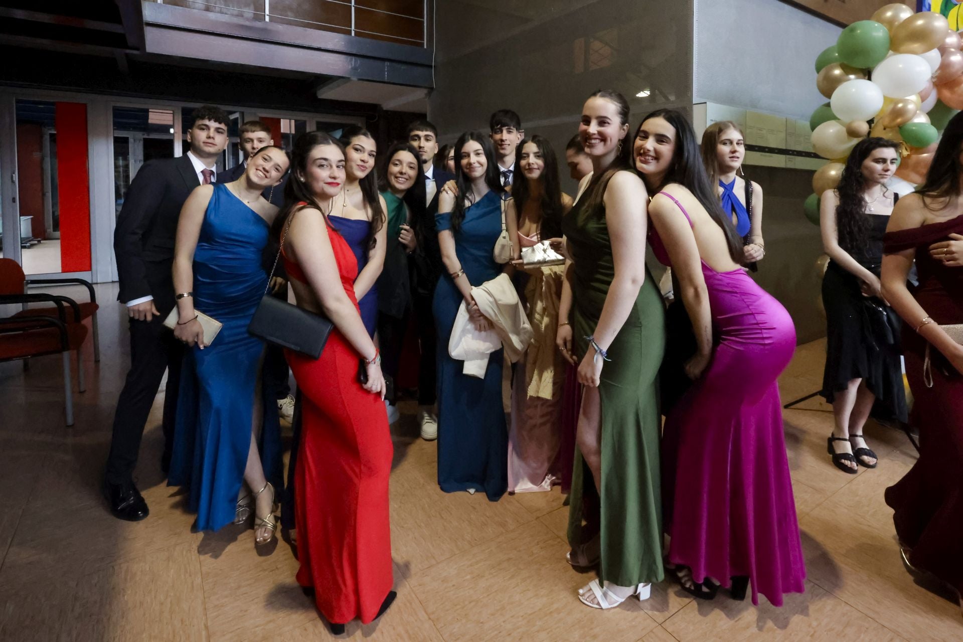 Noventa alumnos del Padre Feijoo de Gijón celebran su graduación