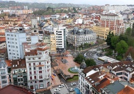 Una vista en altura de la manzana central de Oviedo, con la plaza de La Escandalera y los accesos al aparcamiento.