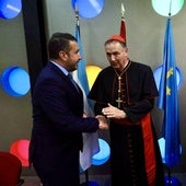 El cardenal Ángel Fernández Artime durante la entrega de los premios de la Cámara de Comercio de Avilés.