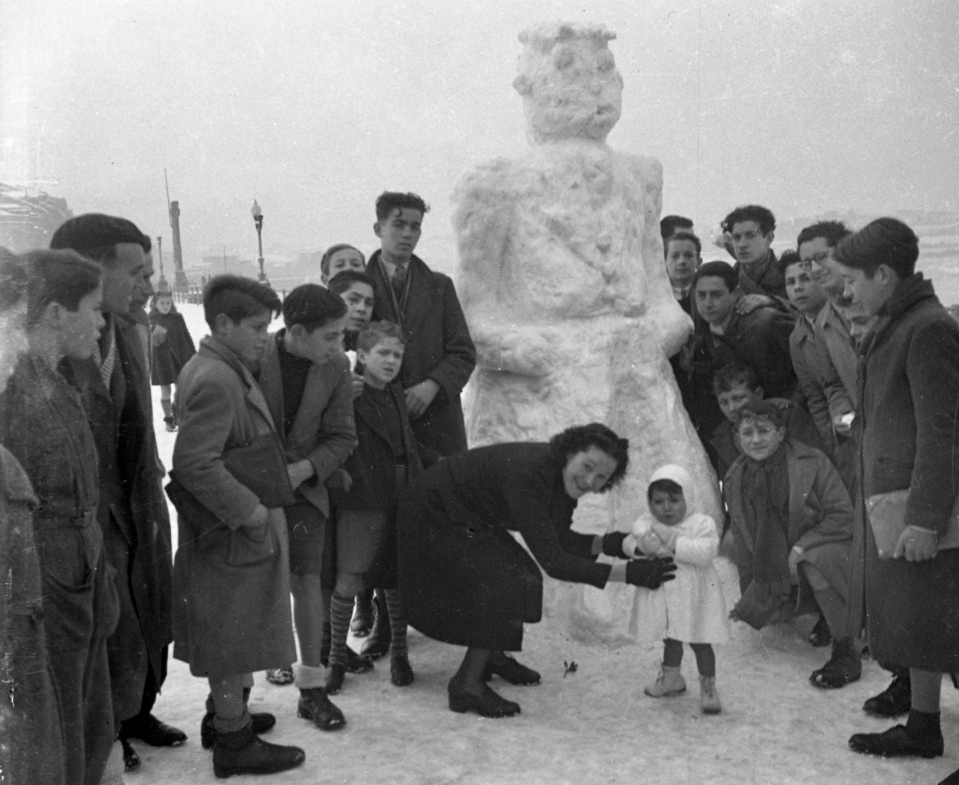 Más historia de Asturias rescatada: las fotografías de Foto Ángel que viajan al siglo pasado