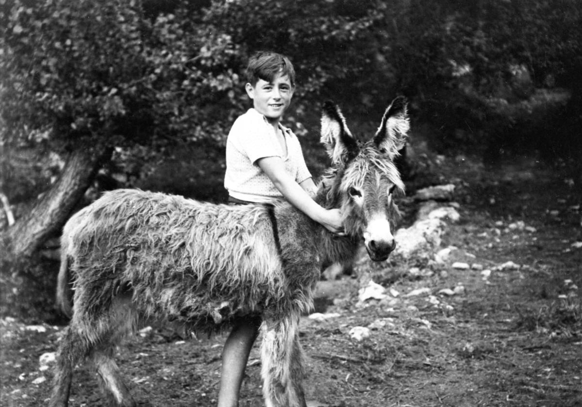 Más historia de Asturias rescatada: las fotografías de Foto Ángel que viajan al siglo pasado
